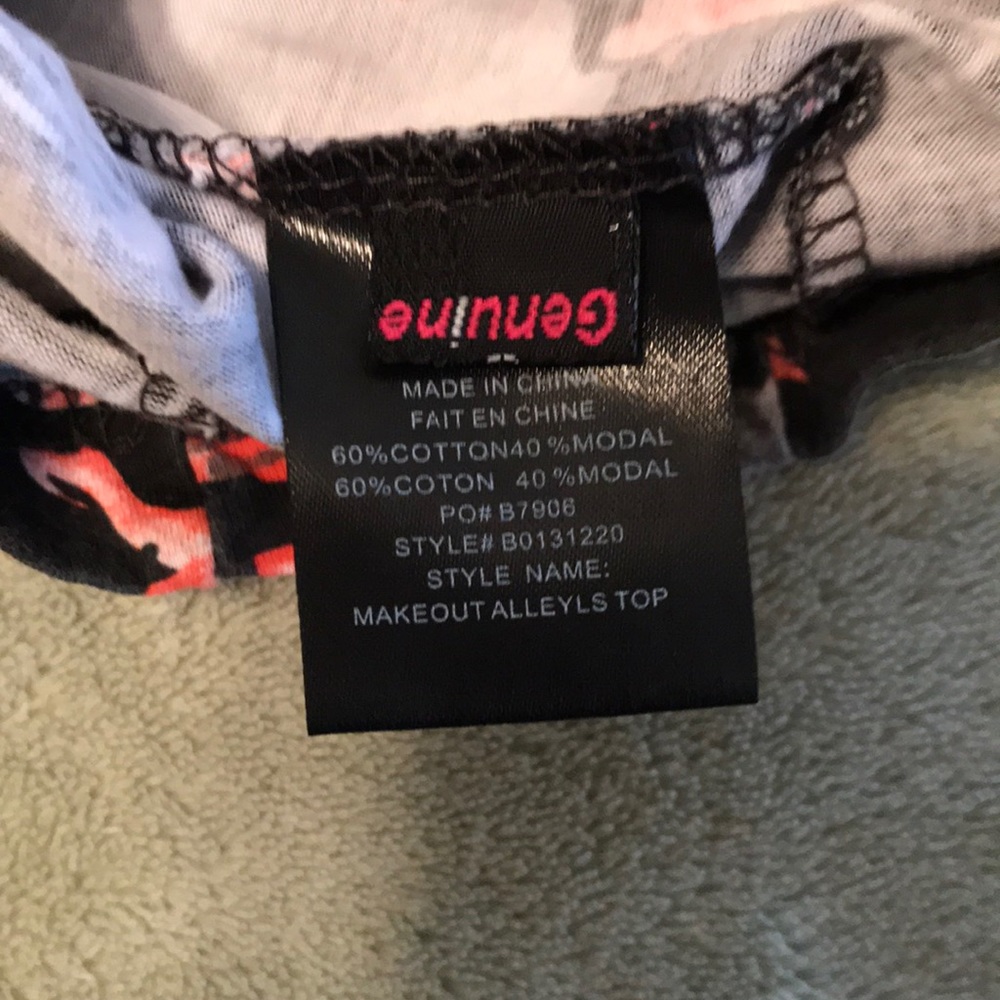 Volcom top - Picture 7 of 7